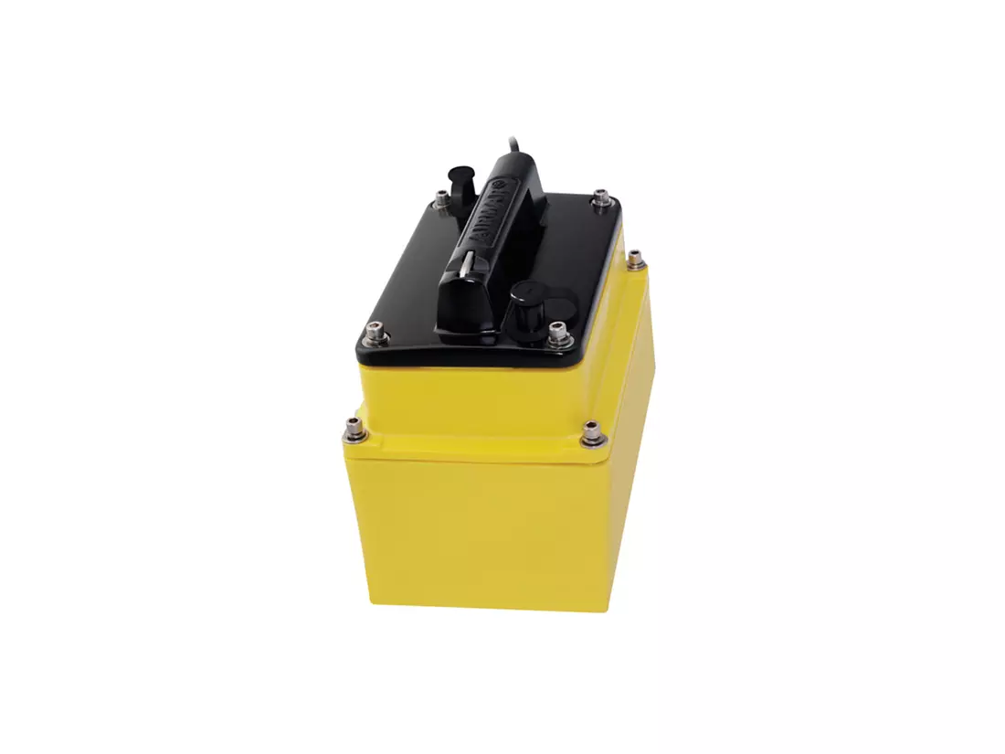 Raymarine M265 in Hull Transducer